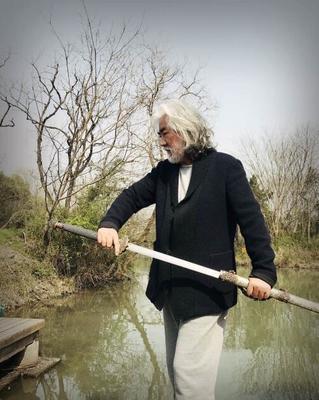 老驥伏櫪！張紀中耍劍顯“大俠”風范